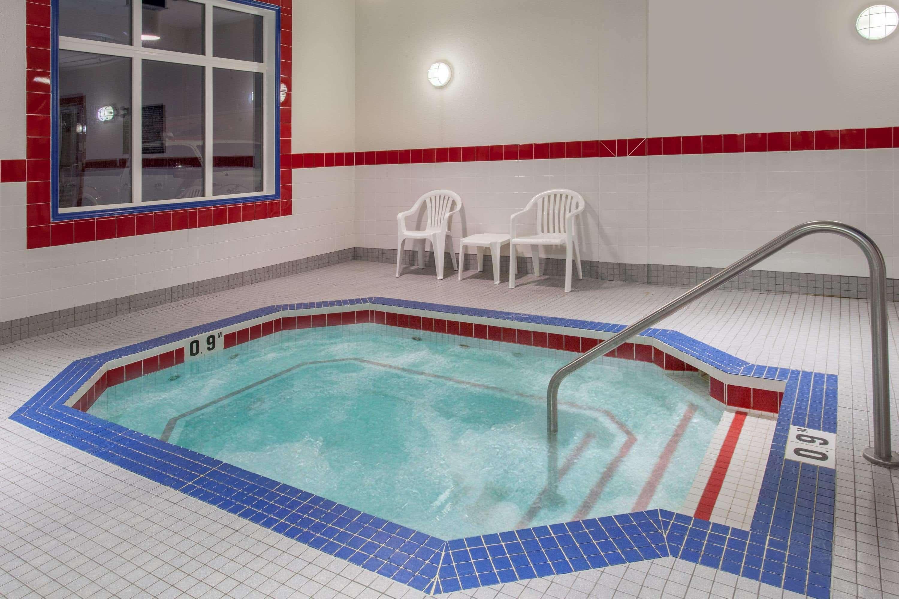 Ramada By Wyndham Brooks Exterior foto