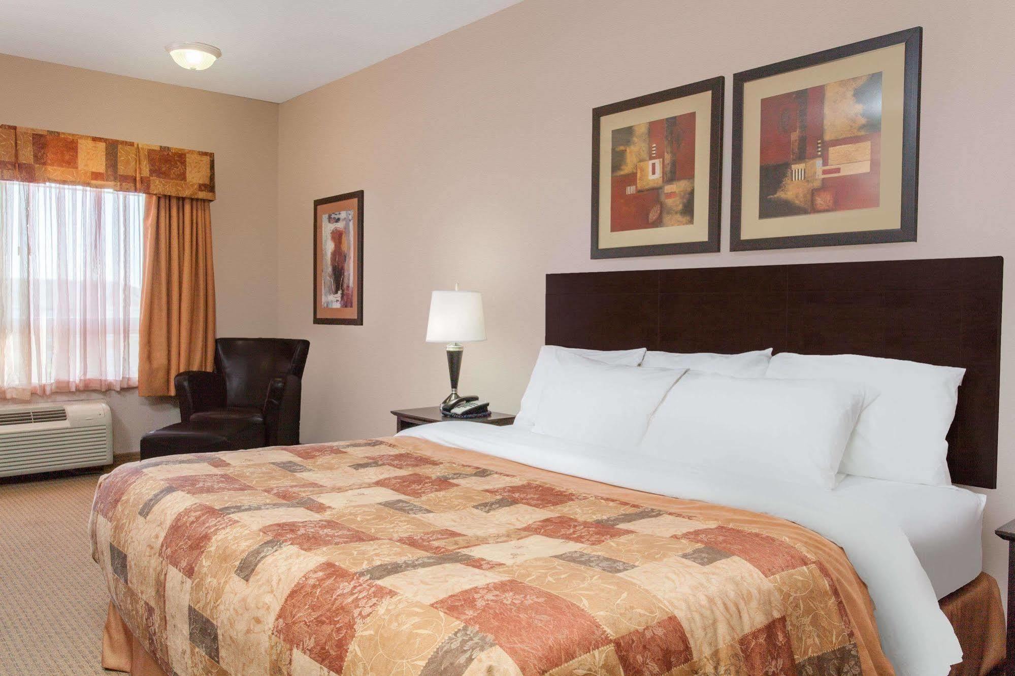 Ramada By Wyndham Brooks Exterior foto