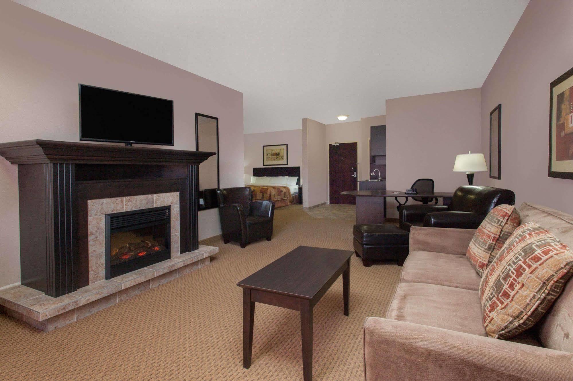 Ramada By Wyndham Brooks Exterior foto